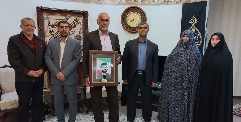 حضور جمعی از مسئولان دانشگاه در منزل شهید سرلشکر محمد مهدی عموشاهی