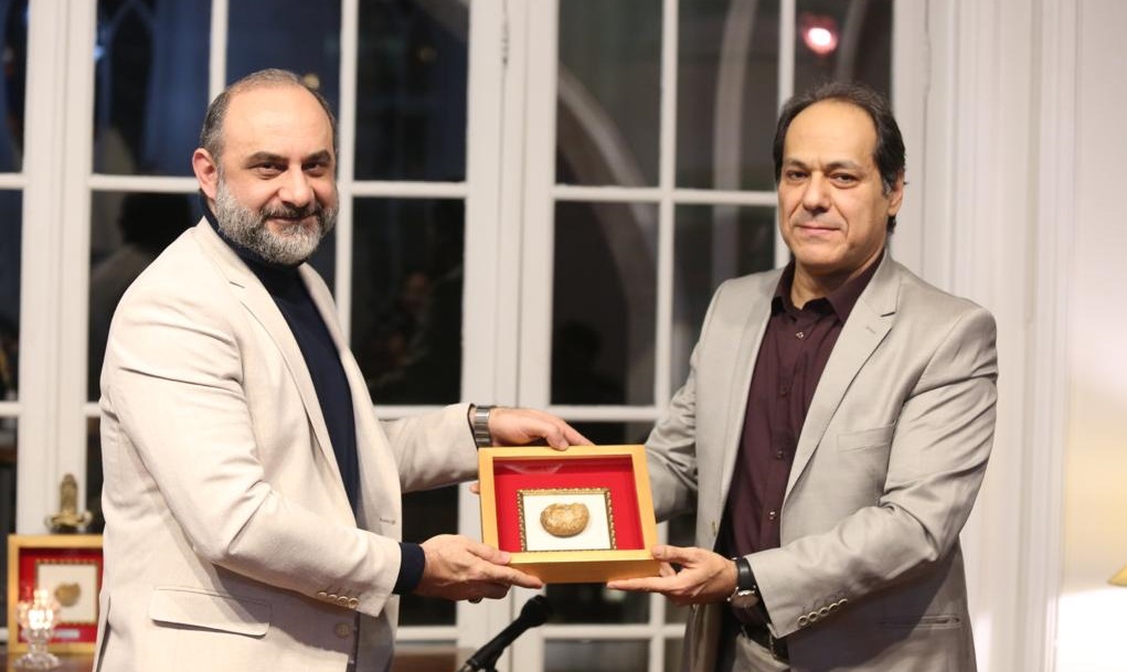 اهدای جایزه پژوهشگر برتر مروج علم ایران به استاد گروه باستان شناسی دانشگاه تربیت مدرس