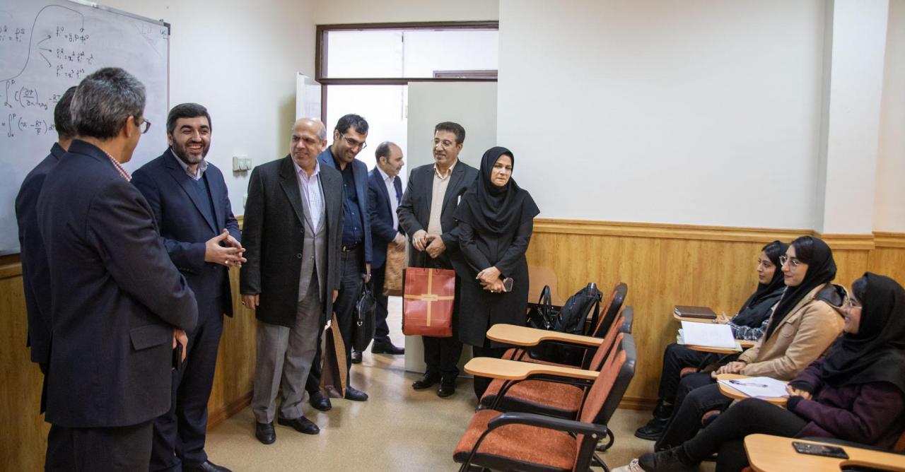 بازدید معاون آموزشی وزارت علوم از کلاس های درس دانشگاه